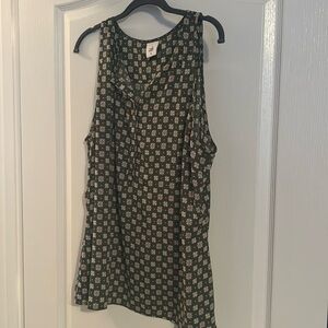 Green floral cabi top. Size xl. Like new.